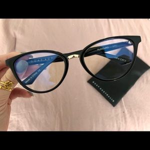 QUAY blue light glasses w/ case